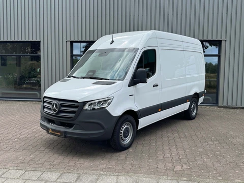 Mercedes-Benz eSprinter 320 L2 Pro 81kWh 313km LED Winterpakket DC snelladen 115kW Mbux Spiegelpakket Cruisecontrol Airco Standverwarming 2T trekgewicht