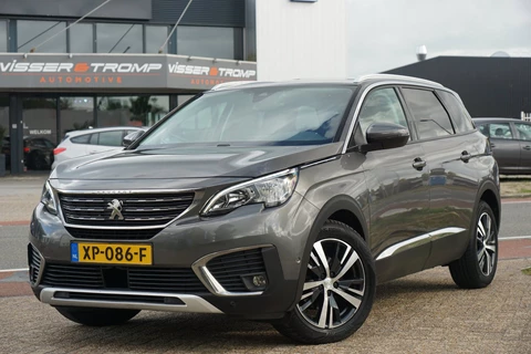 Peugeot 5008 1.2 PureTech Allure AUT | Gris Platinium | Carplay/Stoelverwarming/Cruise/Camera - Keurig!