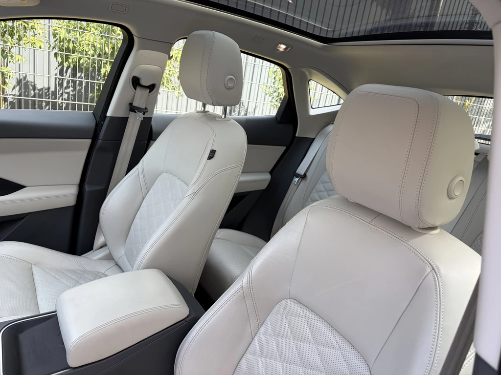 Jaguar E-PACE – foto 17