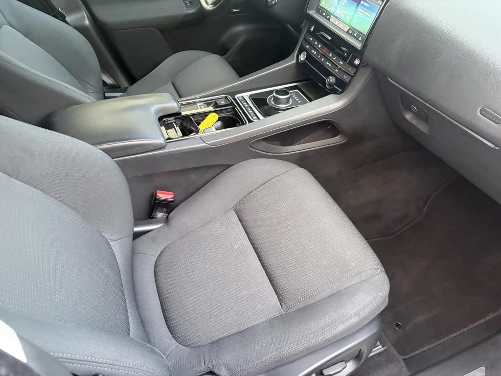 Jaguar F-PACE – foto 24