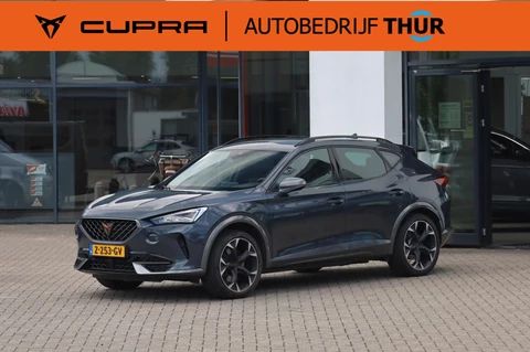 CUPRA Formentor 1.4 e-Hybrid VZ Performance SOH 96,27% | 245PK / 180kW DSG, Wegklapbare trekhaak, achteruitrijcamera (rear view), verwarmbare voorstoelen, verwarmbaar multifunctioneel lederen stuurwiel, parkeerassistent (park assist), precrash, schaalstoelen met half lederen bekleding, 19" LMV, dodehoekdetectie (side assist), adaptieve cruise control (acc), adaptief onderstel (dcc), keyless entry & go, XDS sperdifferentieel, privacy glas, bestuurders assistentie pakket L, parkeersensoren voor en achter (pdc), 3-zone climatronic, navigatie, DAB+, digital cockpit etc.