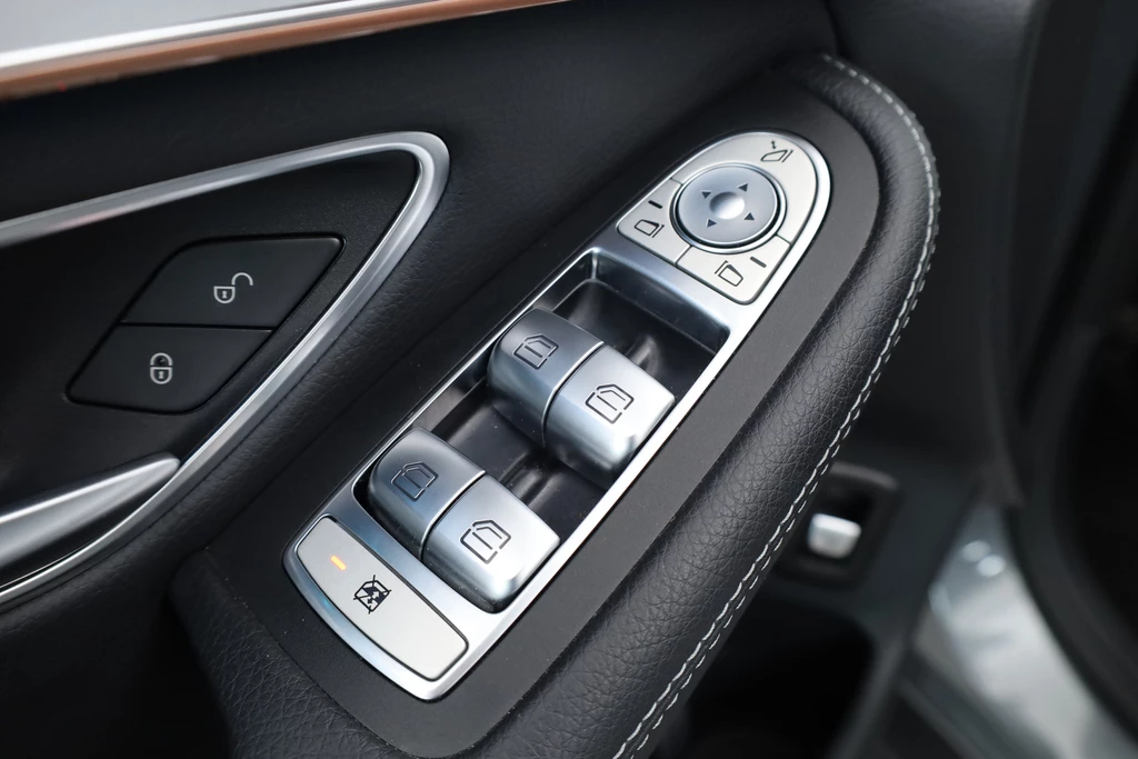 Mercedes-Benz EQC – foto 10