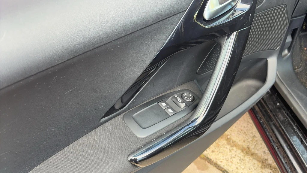 Peugeot 208 – foto 5