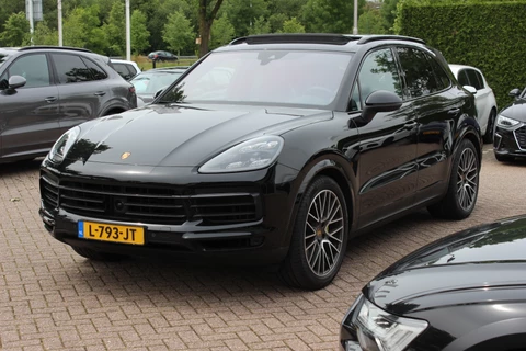Porsche Cayenne 3.0 E-Hybrid / Panoramadak / Camera / Head-up / Leder / 21'' / Luchtvering / Bose / Sportuitlaat / Sportchrono / Stuur+Stoelverwamring / Dodehoek / DAB / ACC