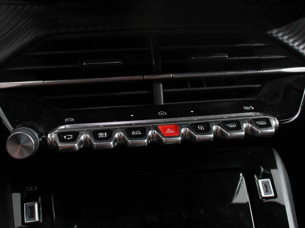 Peugeot e-2008 – foto 32