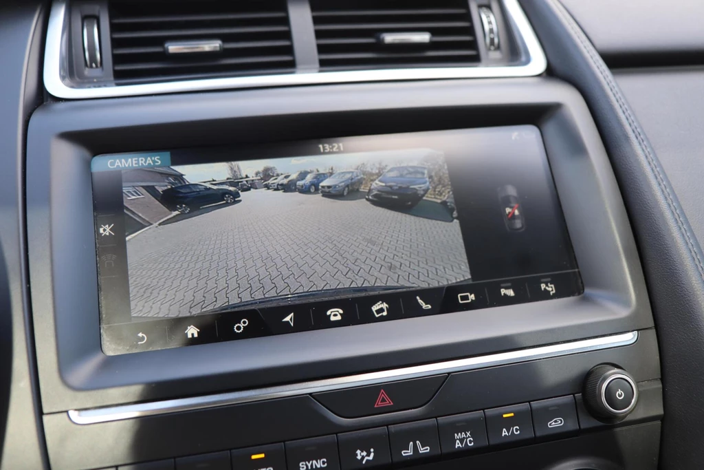 Jaguar E-PACE – foto 14