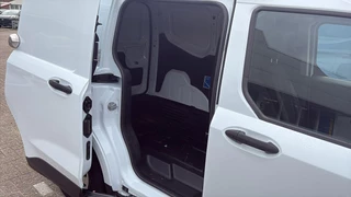 Ford Transit Courier – thumbnail 5