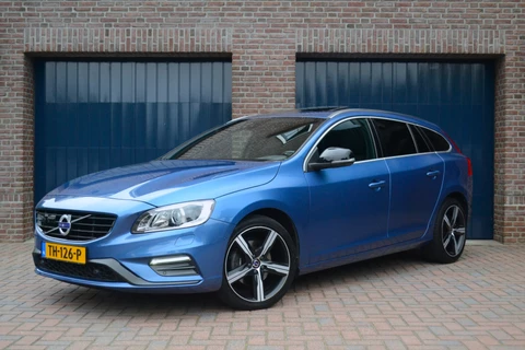 Volvo V60 2.0 T4 Automaat R-Design Sport | Schuifdak | Keyless | Standkachel | Camera | BLIS | Leder | NL-Auto