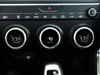 Jaguar E-PACE – thumbnail 29