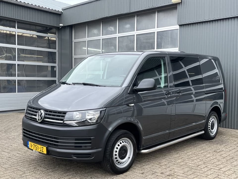 Volkswagen Transporter 2.0 TDI L1H1 Btw en Bpm vrij!! 2xschuifdeur Automaat Trekhaak 2500kg Airco Cruise controle Navigatie Apple carplay Parkeerhulp voor en achter 2-Persoons