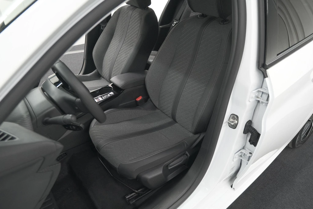 Peugeot e-208 – foto 34