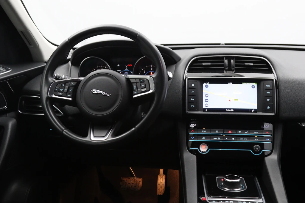 Jaguar F-PACE – foto 18