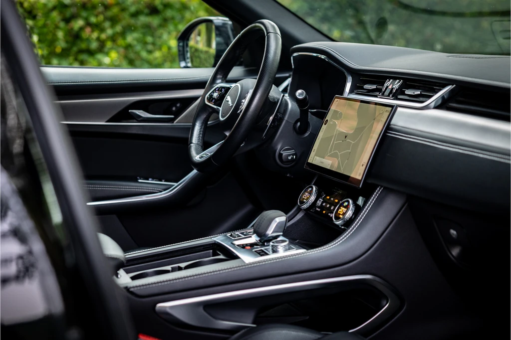 Jaguar F-PACE – foto 28