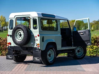Land Rover Defender – thumbnail 4