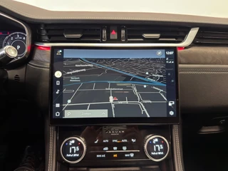 Jaguar F-PACE – thumbnail 26