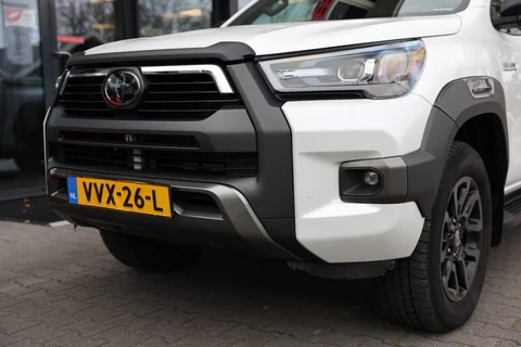 Toyota Hilux 2.8 D-4D DUBBEL CABIN INVINCIBLE 2 SITZ A/T 4WD VAN