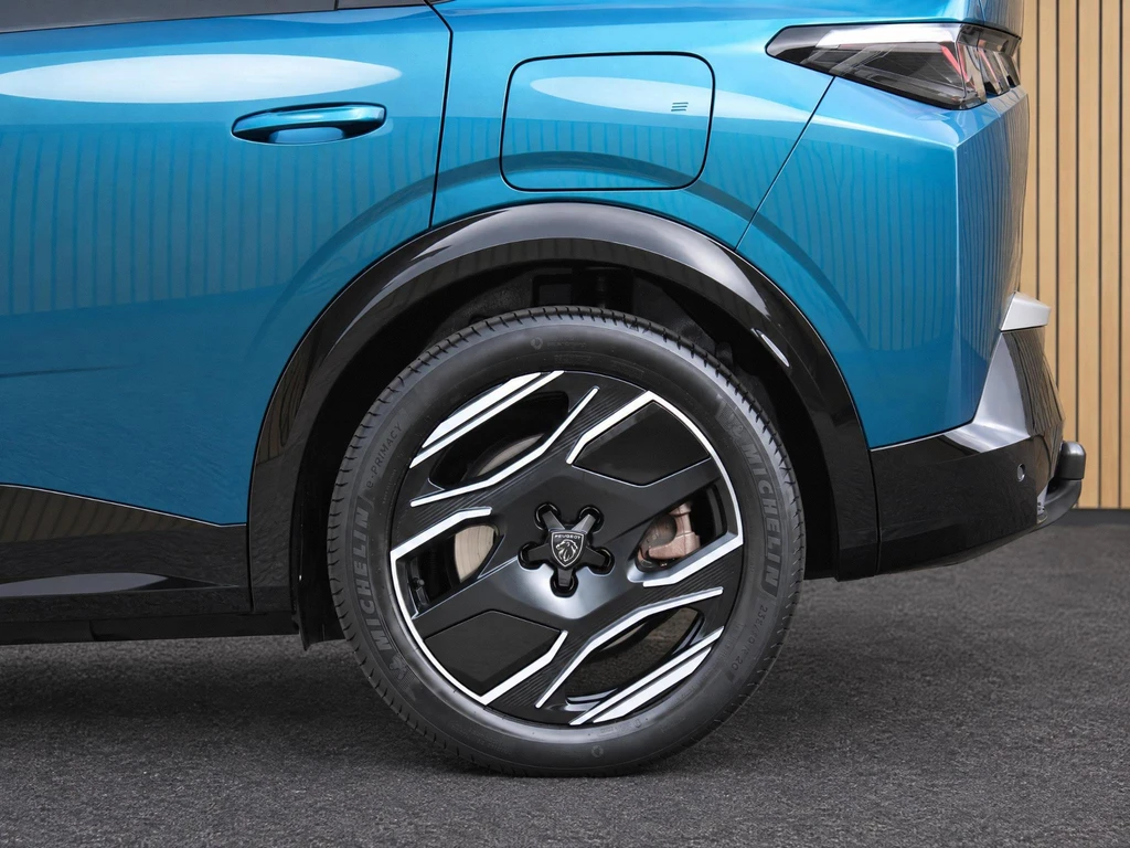 Peugeot e-3008 – foto 12