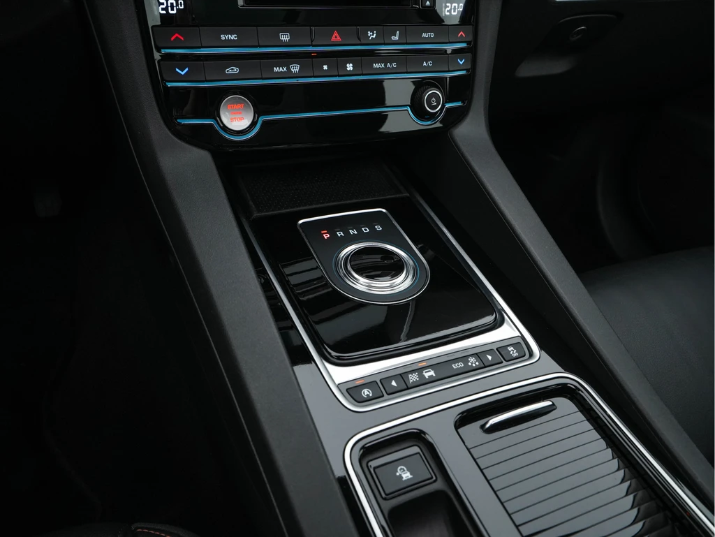 Jaguar F-PACE – foto 15
