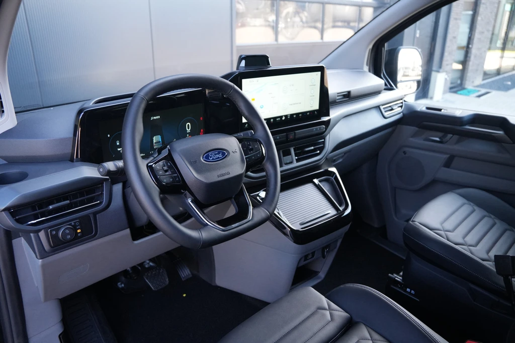 Ford Tourneo Custom – foto 16