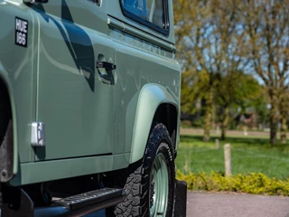 Land Rover Defender – thumbnail 8
