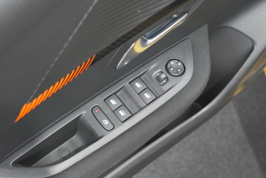 Peugeot e-208 – foto 27
