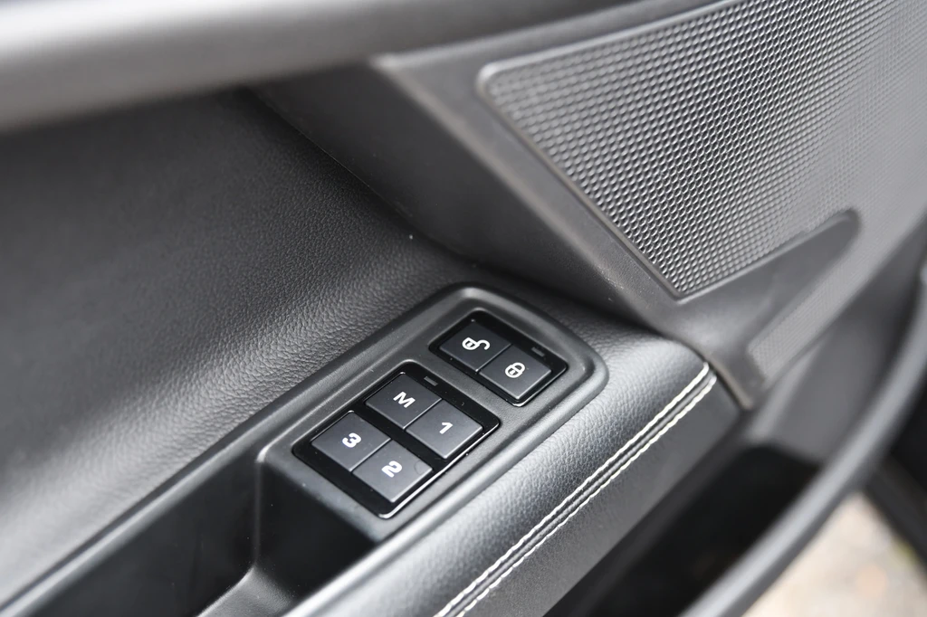 Jaguar XE – foto 21