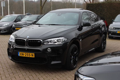 BMW X6 M / NL Auto! / Full option! / Trekhaak / Schuifdak / 360Camera / Carbon intr. / B&O / Softclose / Leder / 21'' / Standkachel / Entertainment System / Luchtvering / Stoelventilatie