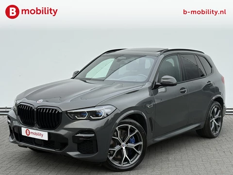 BMW X5 xDrive45e High Executive M-Sport SOH 97% *Dravitgrau Laser Trekhaak 2700kg | Soft Close | Panoramadak Sky Lounge | Head-Up | 360 Camera