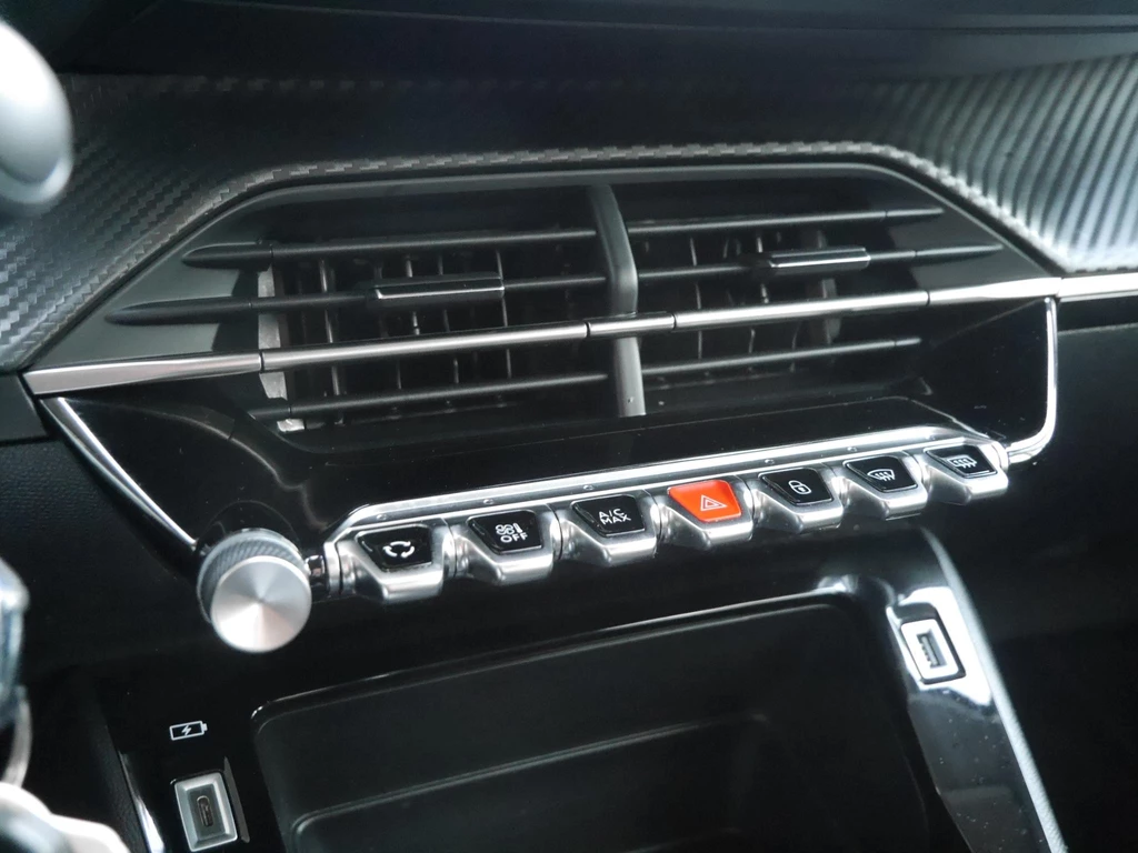 Peugeot 208 – foto 32