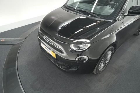 Fiat 500 C Icon 42 kWh | 95,7% SOH | Convenience Pack | Camera | Dodehoekdetectie | Stoelverwarming