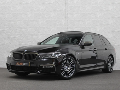 BMW 5 Serie Touring 520i M-Sport Volledig Individual | Nappa | Comfortseats | Panodak | Trekhaak 2000kg | Adapt. Led | Luchtvering niveauregeling | Display Key | Camera | Memory | 19" | Nav. Proffesional | Alarm | NL-Auto | Dealer OH | NAP | Full Service - Rijklaarprijs.