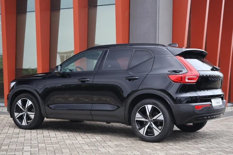 Volvo XC40 T4 Recharge R-Design | Stoelverwarming | Parkeercamera | Glossy Black  | Memory Stoel | Keyless