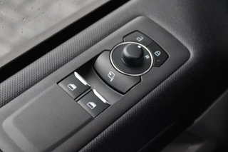 Ford Tourneo Custom – thumbnail 20