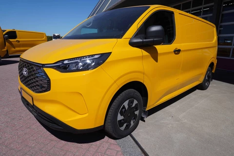 Ford E-Transit Cust. 340 L2H1 136PK Trend 65 kWh Automaat nr. V113 | Airco | Cruise | Camera | Apple CP| Trekhaak