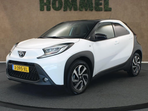 Toyota Aygo X 1.0 VVT-i S-CVT Pulse - ORIGINEEL NEDERLANDSE AUTO - ACHTERUITRIJCAMERA - AUTOMATISCHE AIRCO - APPLE CARPLAY/ANDROID AUTO - ADAPTIEVE CRUISE CONTROL - AUTONOMOUS EMERGENCY BRAKING - RIJSTROOKSENSOR MET CORRECTIE - VERKEERSBORDDETECTIE - LED KOPLAMPEN - GROOTLICHTASSISTENT - LICHTMETALEN VELGEN 17" - REGENSENSOR - EXTRA GETINT GLAS - TWO-TONE LAK (PURE WHITE / NIGHT SKY BLACK)