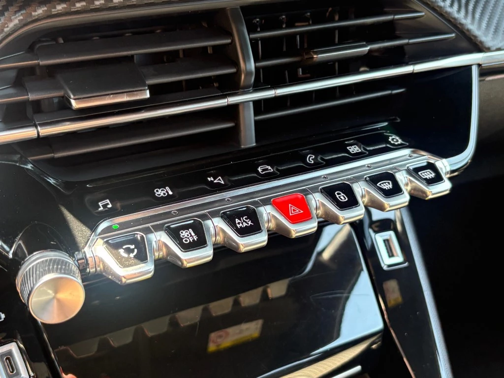 Peugeot 208 – foto 12