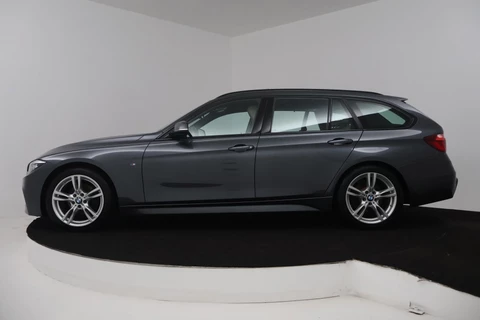 BMW 3-serie Touring 320i Edition M Sport Shadow High Executive (PANORAMADAK, CAMERA, STOELVERWARMING, PARKEERSENSOREN)