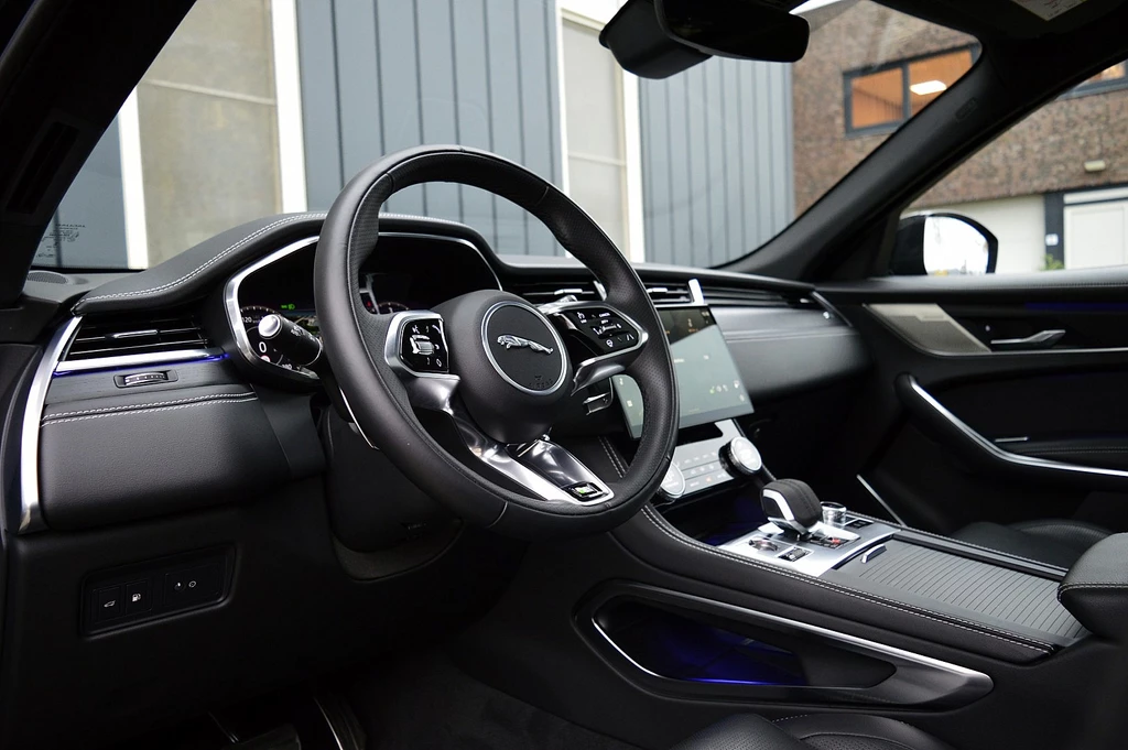 Jaguar F-PACE – foto 13