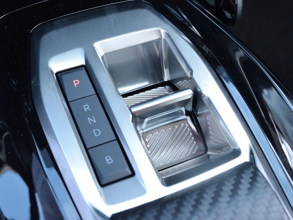 Peugeot e-208 – foto 15