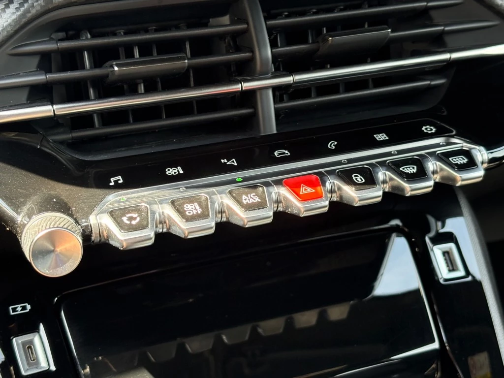 Peugeot 208 – foto 15