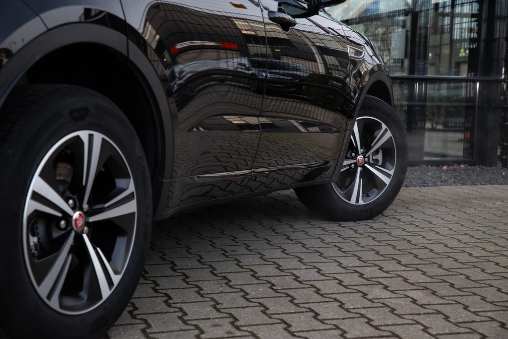 Jaguar E-PACE – foto 9