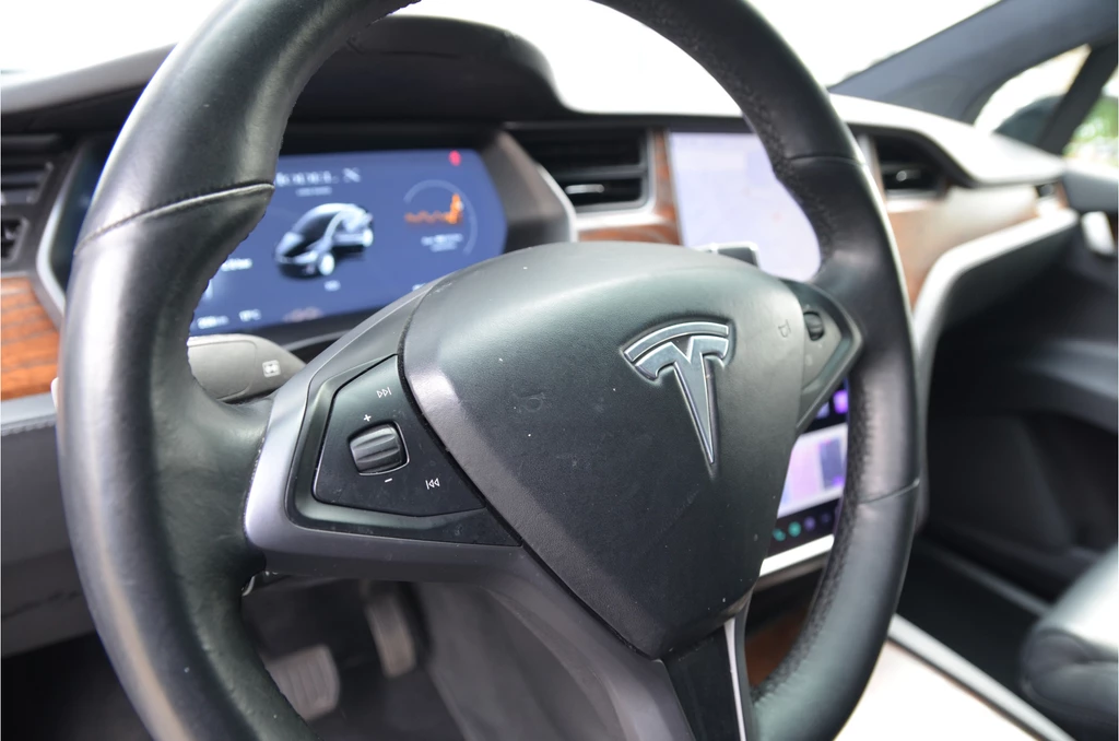 Tesla Model X – foto 16