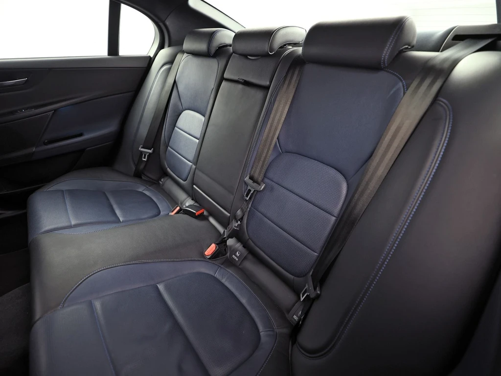 Jaguar XE – foto 16