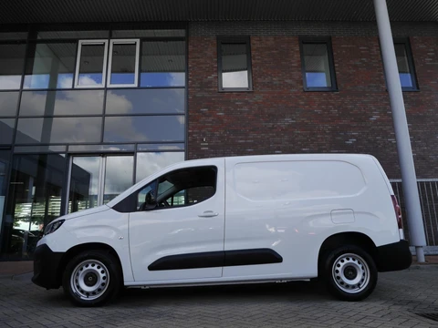 Citroen Berlingo 1.5 BlueHDi 130 EAT8 S&S L2 | Automaat | Keyless entry en start | Climate control | Cruise control | Achteruitrijcamera | Regensensor | Laadruimte betimmering