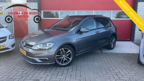 Volkswagen Golf 1.5 TSI Highline Business AUTOMAAT / PANORAMADAK / KEYLESS / TREKHAAK / FULL LED / CAMERA / STOELVERW / SFEER / CLIMA