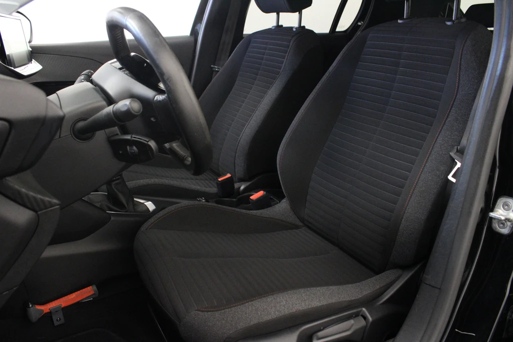 Peugeot 208 – foto 12