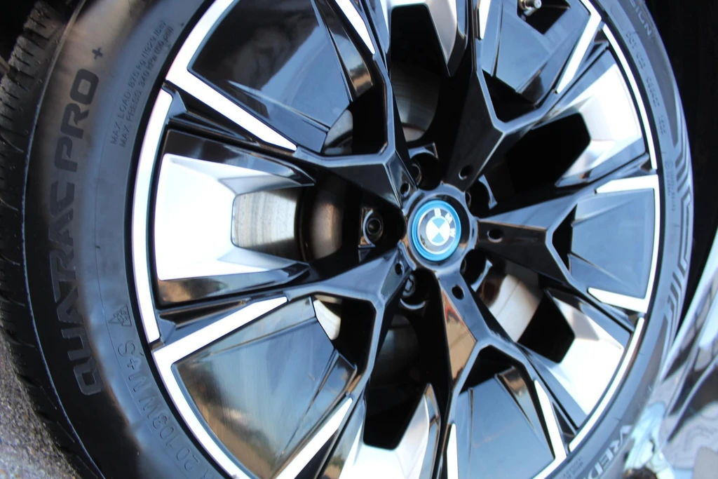 BMW iX3 – foto 12