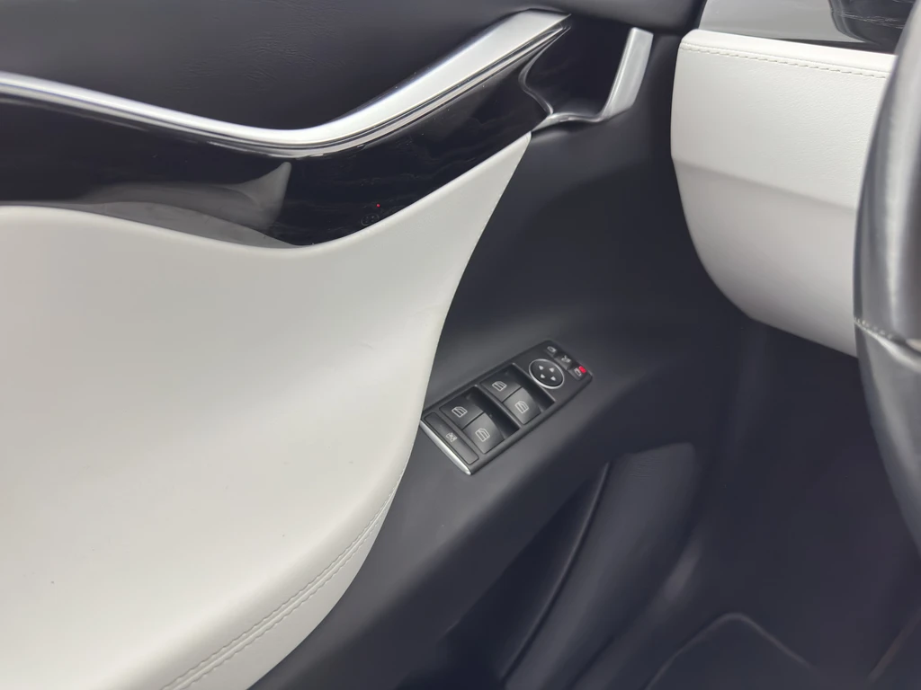 Tesla Model X – foto 30