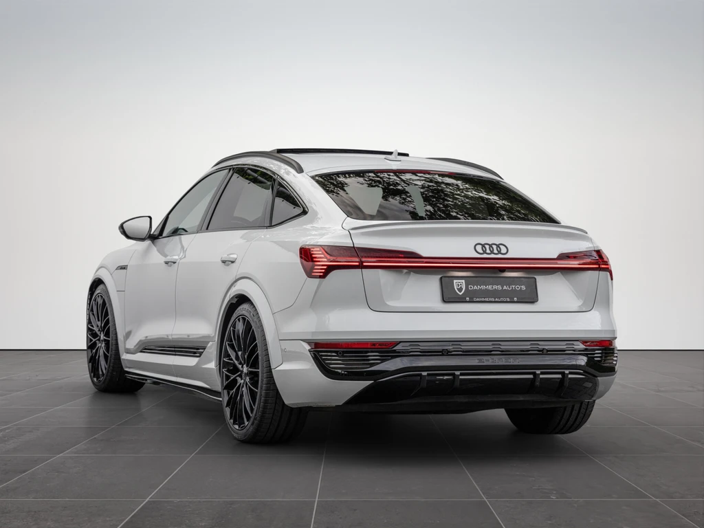 Audi Q8 Sportback e-tron – foto 3