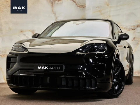 Porsche Cayenne Electric Turbo , pano, ceramic, Active Ride, SportDesign Carbon, Burmester, tr.haak, 4W-best., NP225k